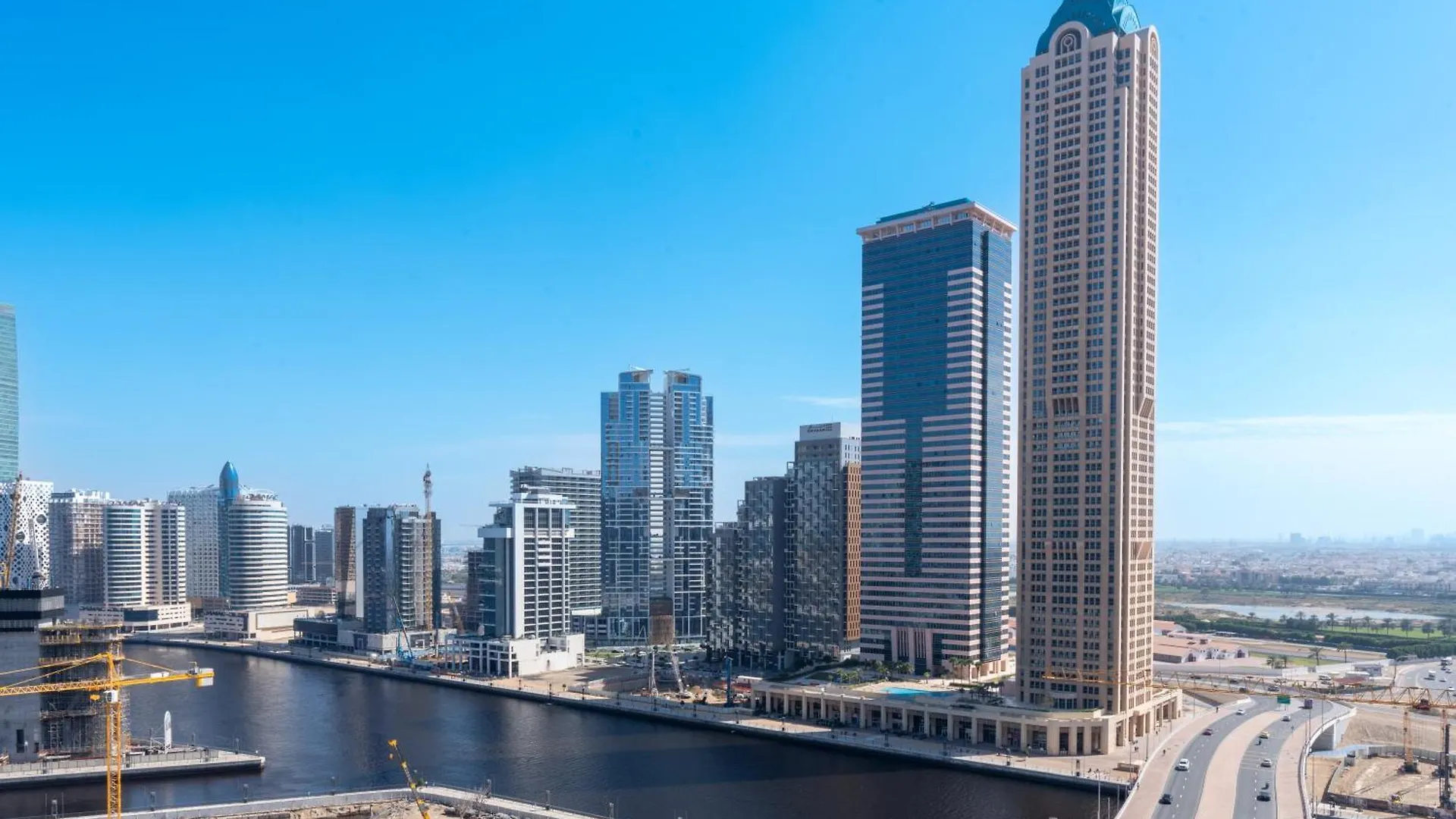 Keyrock Living - Lakeview Escape In Business Bay Dubai 0*,