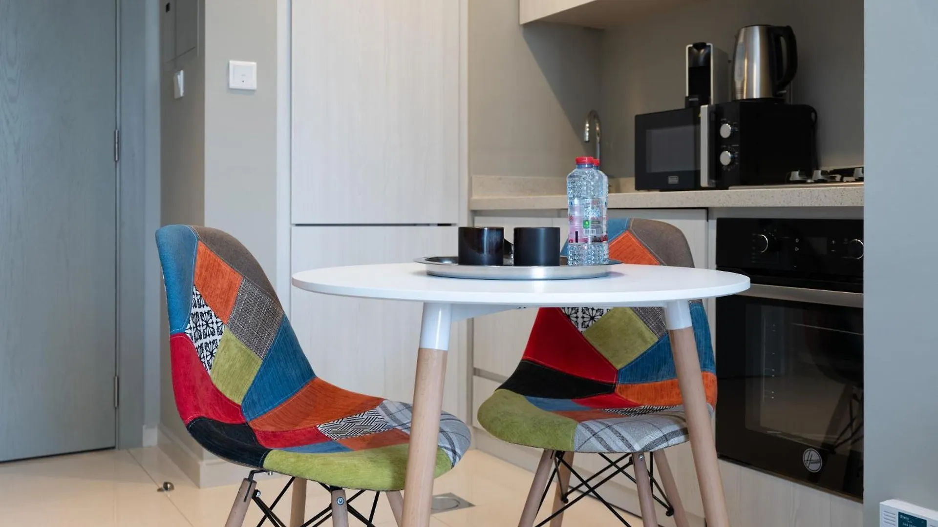 Keyrock Living - Lakeview Escape In Business Bay Dubai
