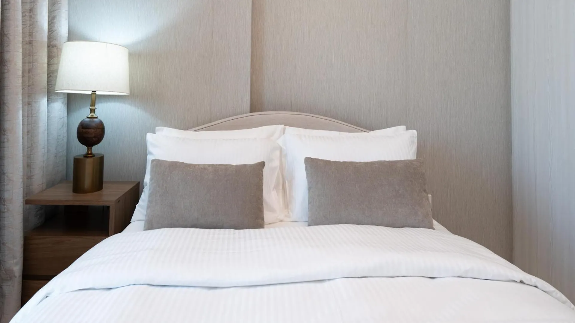 Apartment Keyrock Living - Lakeview Escape In Business Bay Dubai