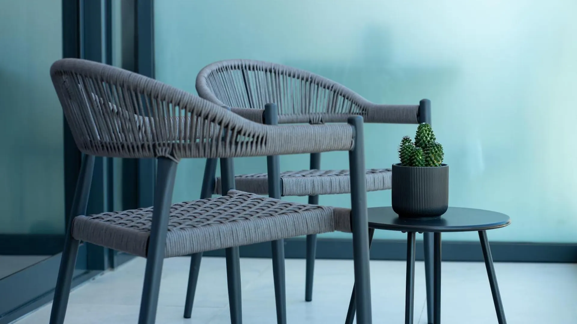 Keyrock Living - Lakeview Escape In Business Bay Dubai Apartment